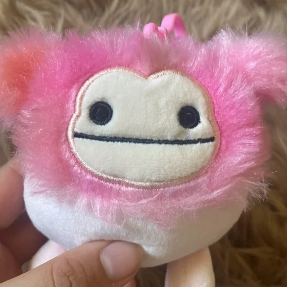 Caparinne big foot squishmallows key chain - Picture 2 of 4